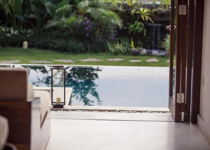Spacious And Luxury Modern Villa With Huge Garden And Pool