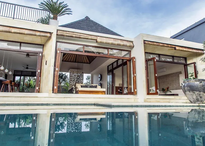 Spacious And Luxury Modern Villa With Huge Garden And Pool